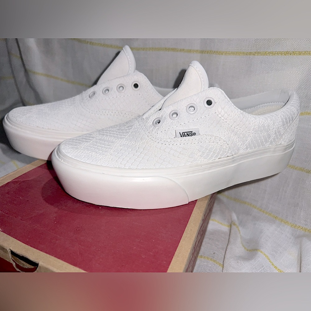 Vans Era Platform-White Snakeskin Size 7 *New in box*